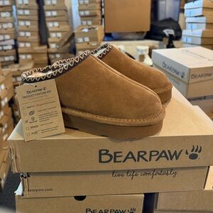 Bearpaw Women's Tan Suede Slippers